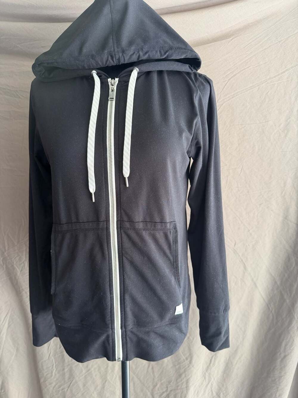 Vuori Women's Halo Performance Hoodie 2.0 Heather Black M pit to pit 19-22